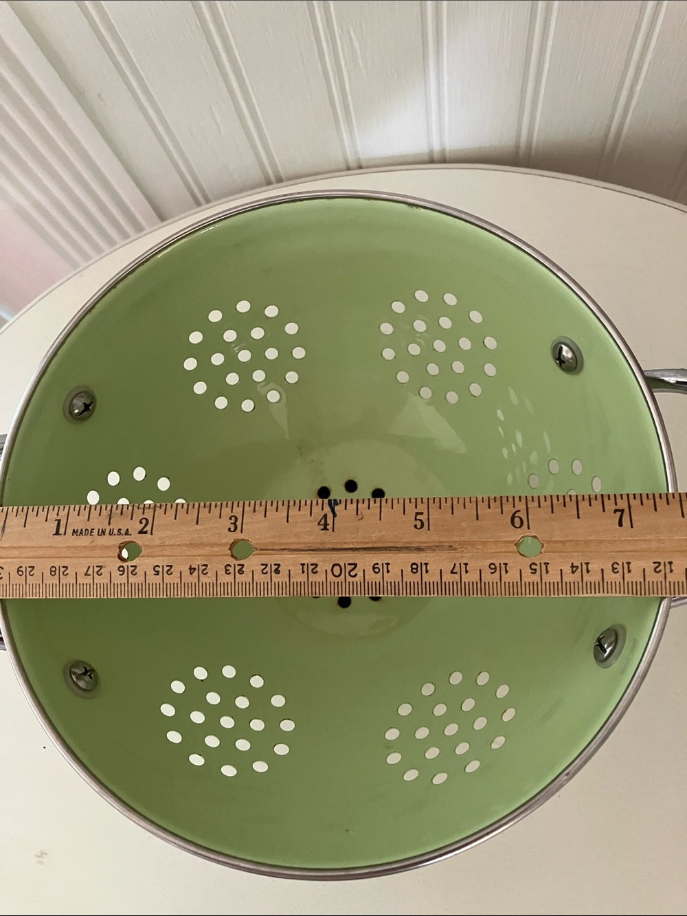 Enamelware Spring Green Colander With Handles & Stainless Steel Trim - Picture 6 of 9